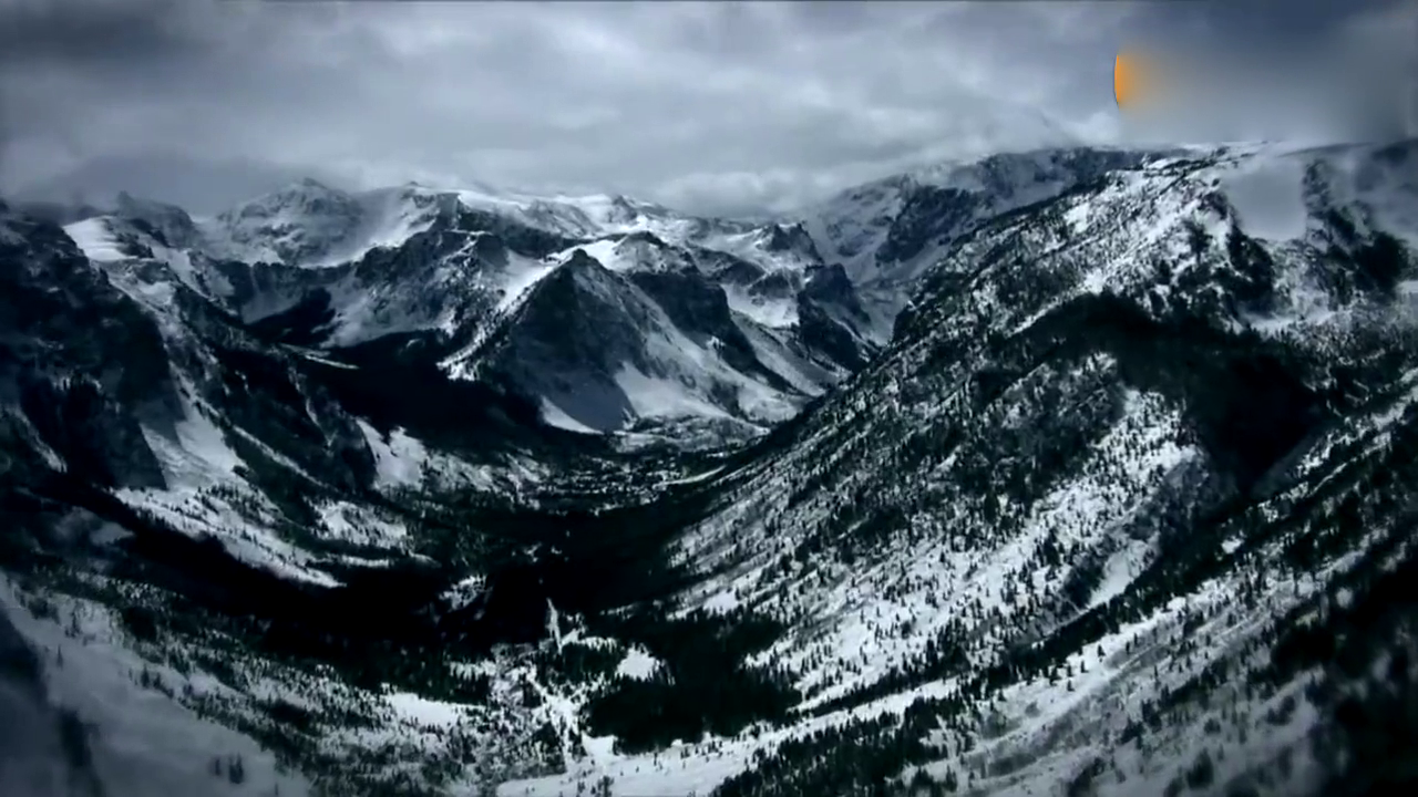 好莱坞汽车大片： 卡车雪地上坡失控