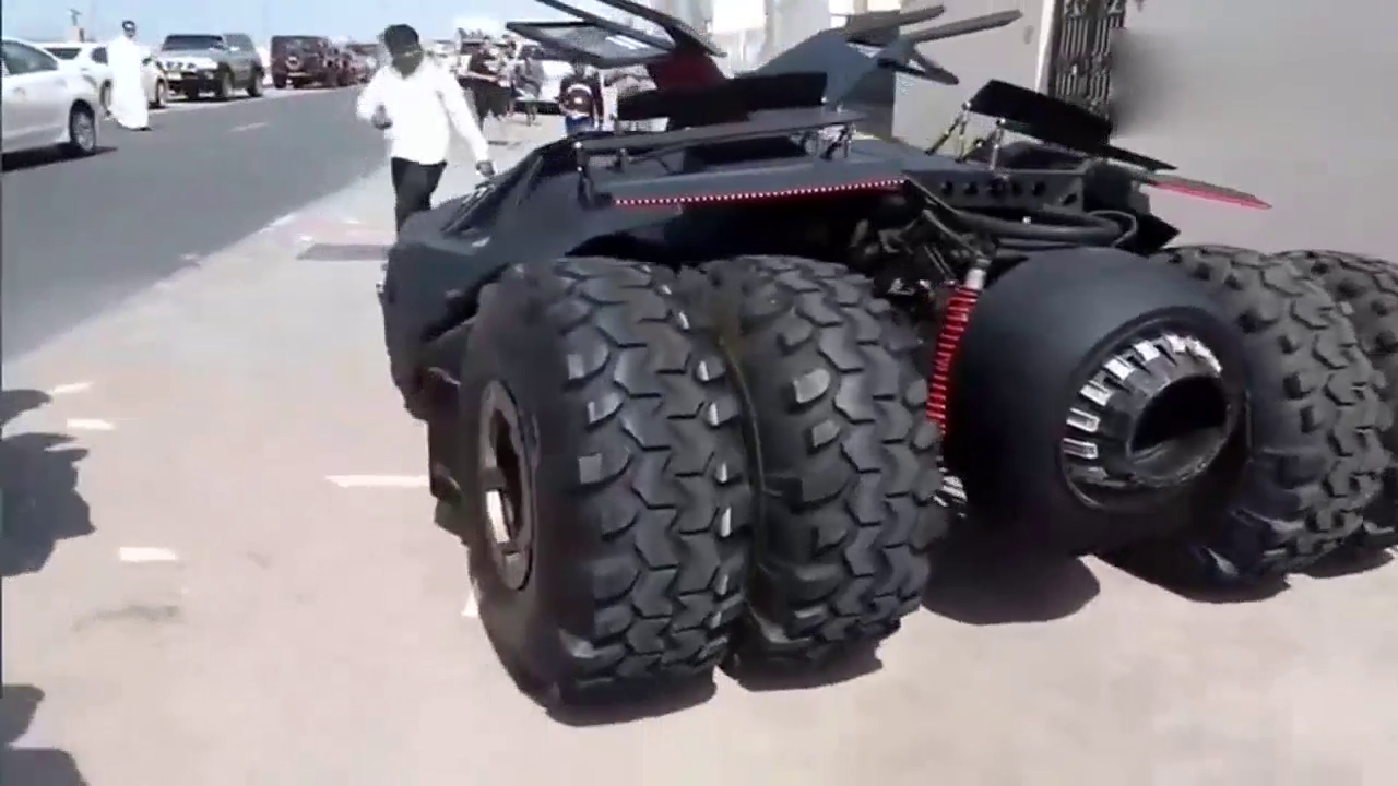 1000万的跑车掏出钥匙的那一刻，兰博基尼都不敢踩油门了