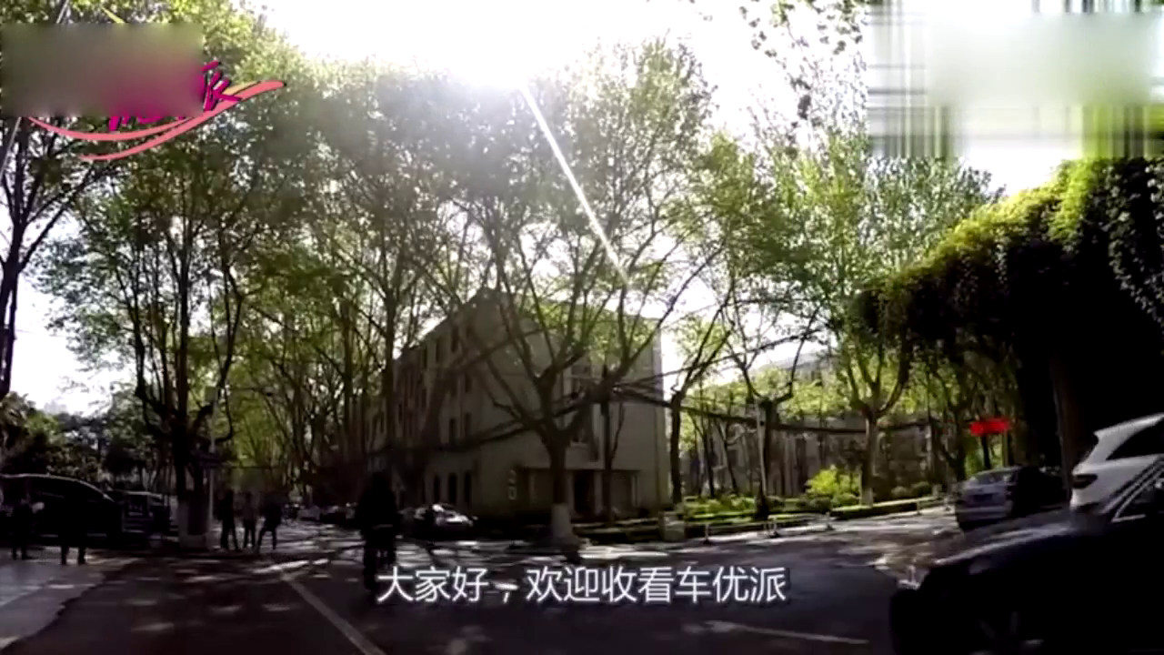 小区来了辆跑车，车标像马却不是法拉利，可以吊打保时捷911