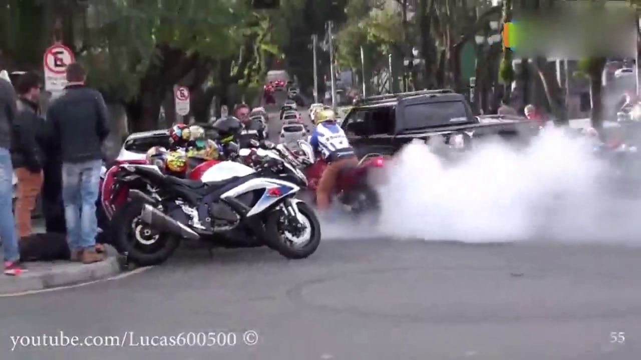 巴西炸街党疯狂炸街跑车都不敢出声给让路