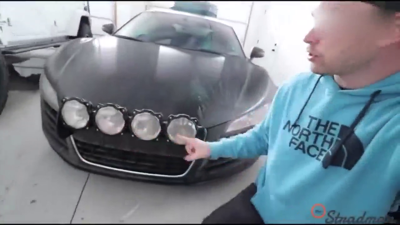 小伙200万买奥迪送了一个玩具跑车，打开以后才是霸气的开始！