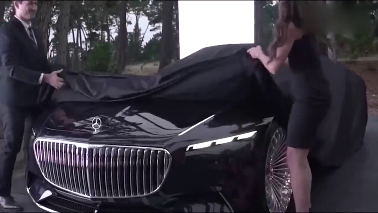 什么叫顶级跑车？美女掀开遮车布的那一刻才明白！