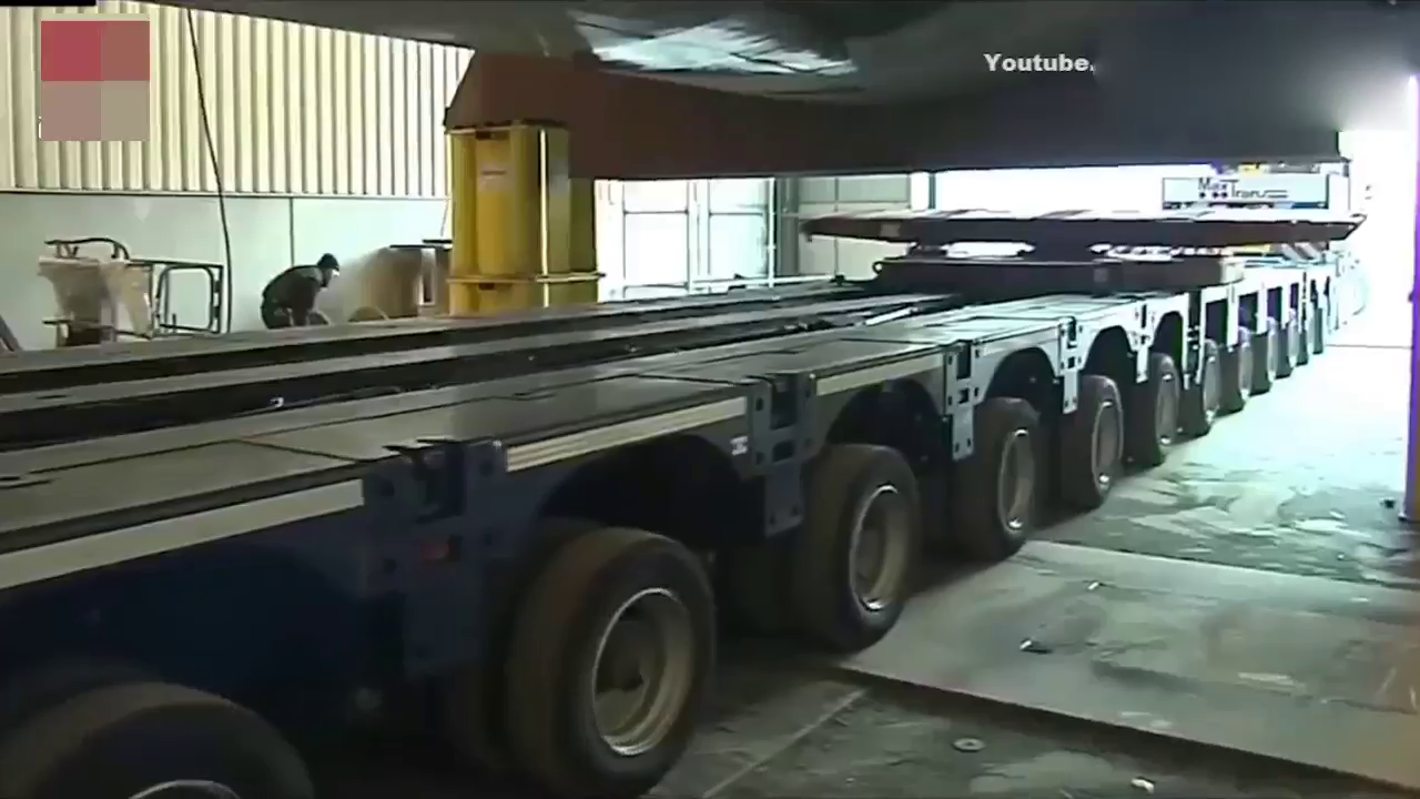 世界最大的卡车，光是轮子就有好几百！但转弯是个大问题