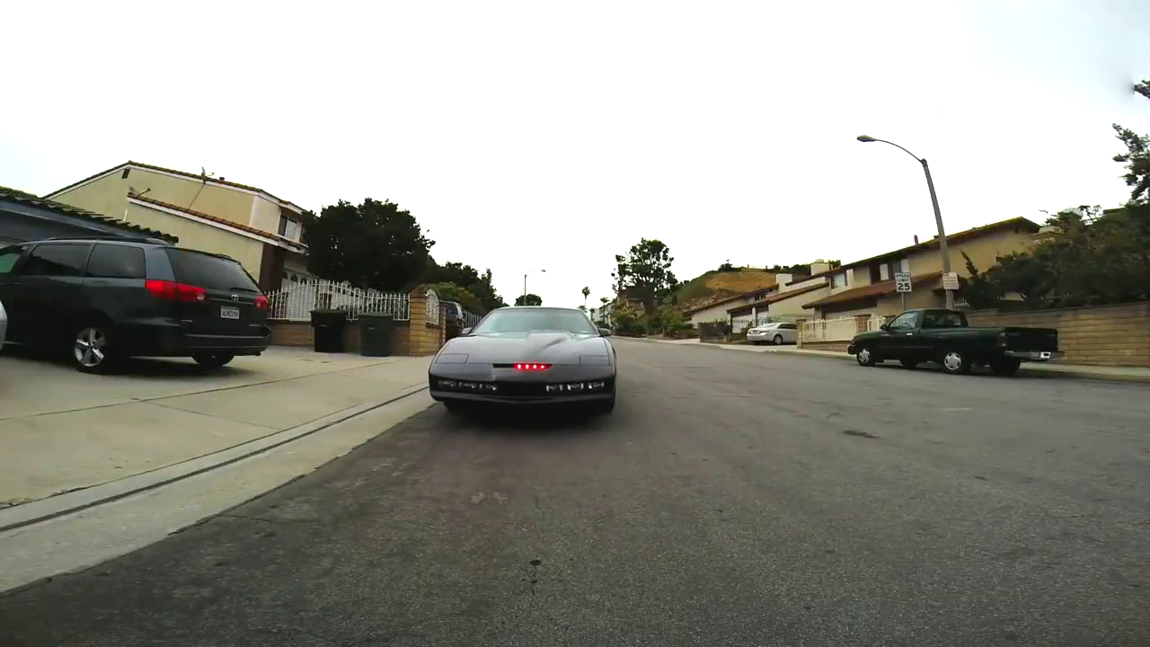 KITT跑车上路那一刻，我才知道啥叫科技感！