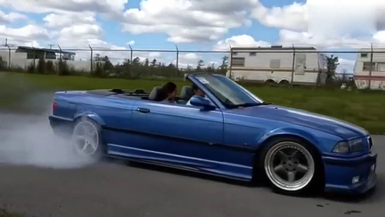 敞篷的宝马，才有魅力，这样的旅行跑车，才能体会风景