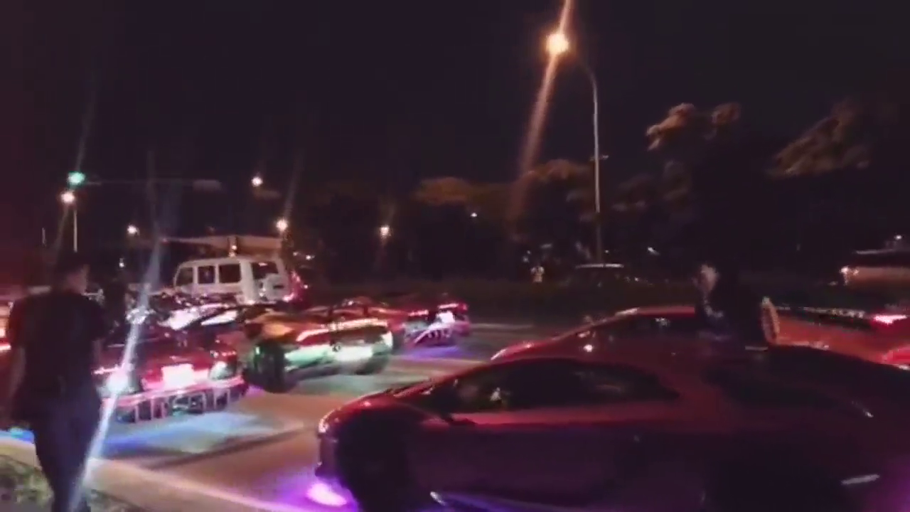 百万级别非主流超跑，再快的跑车，也怕红灯挡路