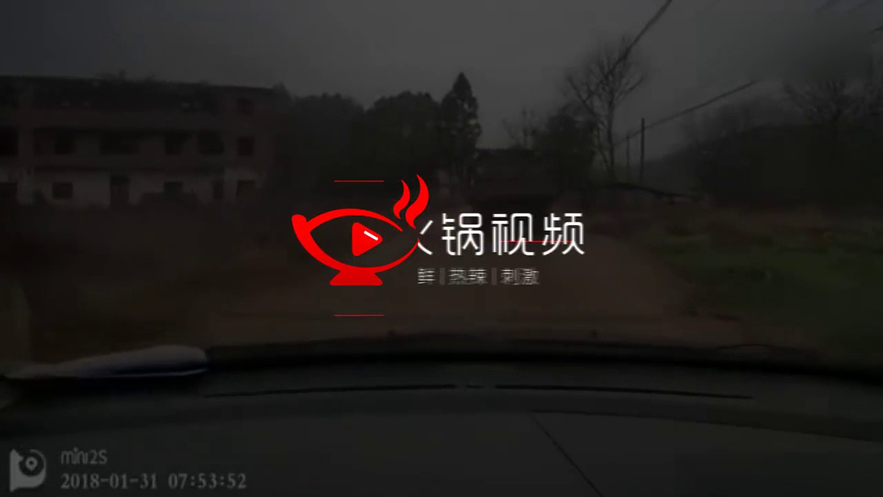 电动车司机被卡车车门重重拍翻在地 记录仪拍下这惨烈一幕