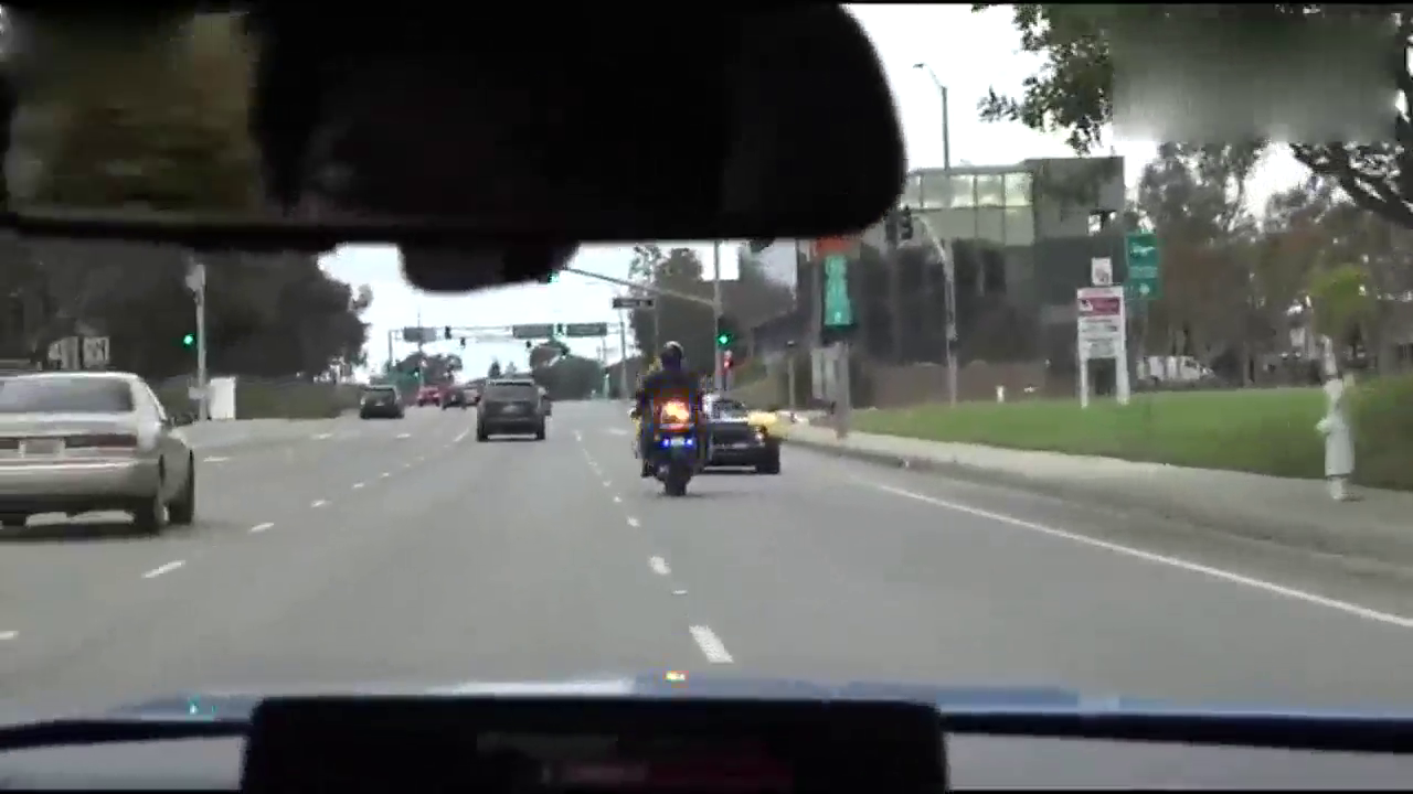 还以为帕加尼跑车要逃跑，却没料到是这个结果！