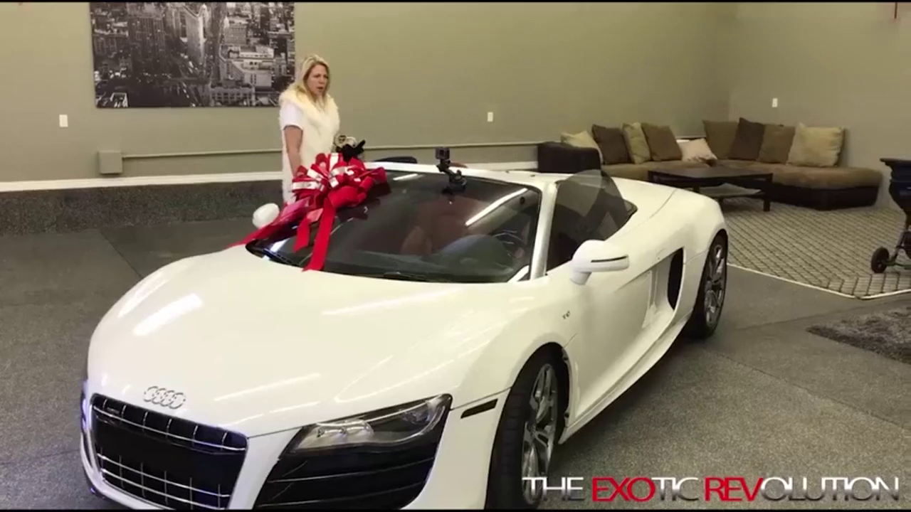 送给母亲一辆奥迪跑车作为生日礼物，走近一看瞬间懵圈了！