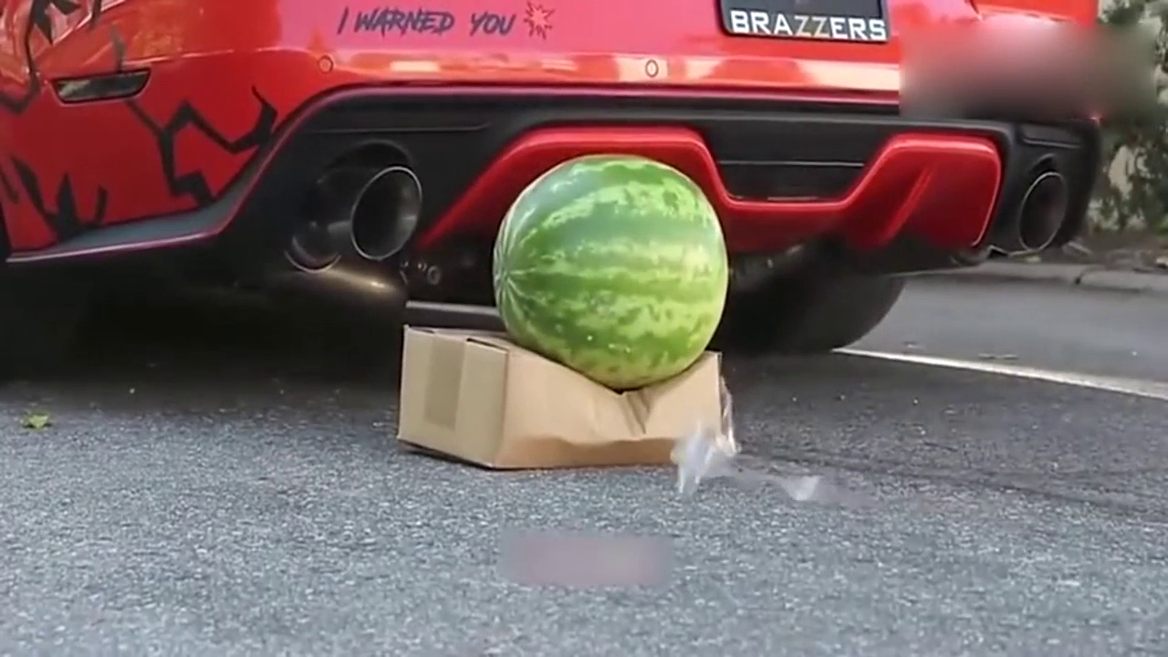 跑车气浪有多强？一个大西瓜都能震碎