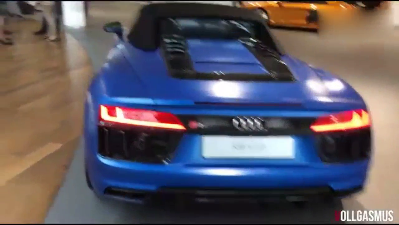 看了奥迪R8跑车的变形，才知道才是真正的变形，太酷了