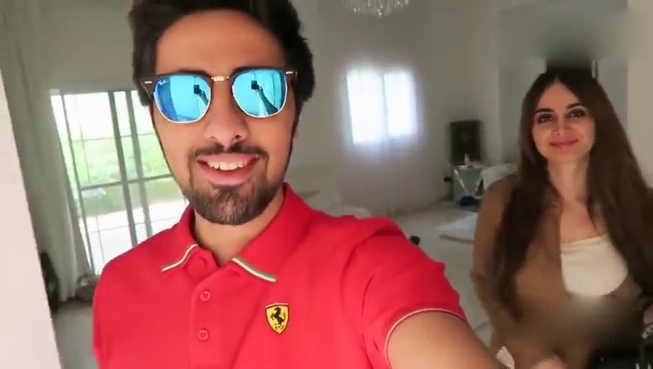 迪拜土豪给老婆买了辆跑车，全现金，太霸气了！