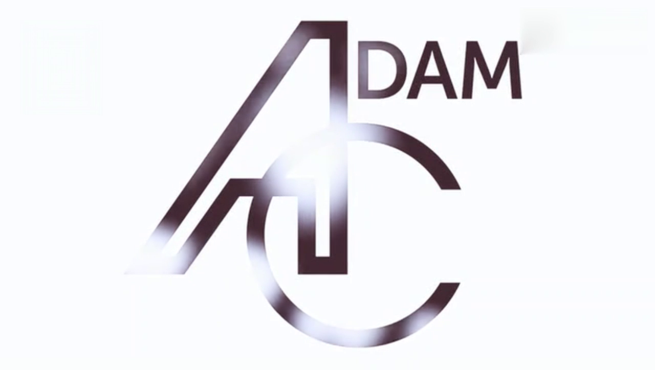 470万纯手工打造的跑车，刚上路得瑟一圈，就被人高速怼上了