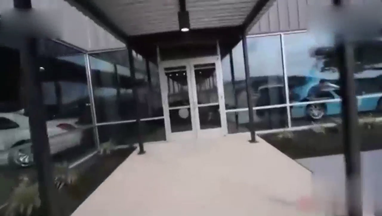 带着现金去提奥迪R8跑车，让人羡慕