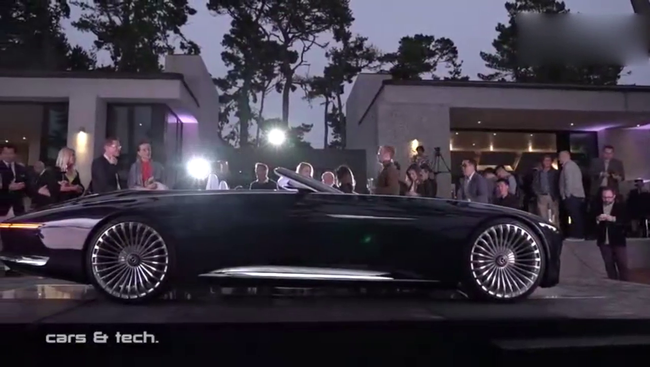 最新款的奔驰奔驰迈巴赫敞篷车6，外观大气，内饰更是科幻！