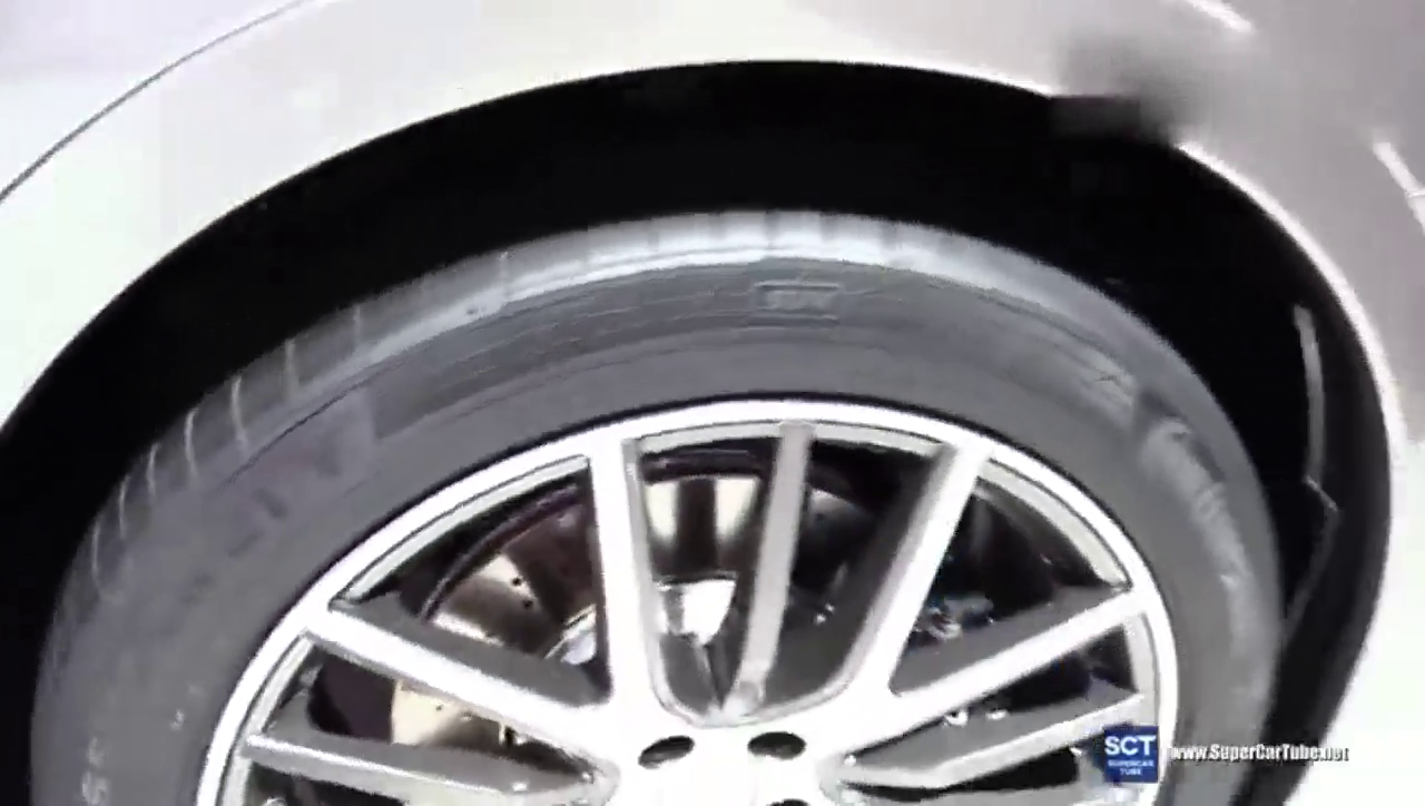 最新款的玛莎拉蒂越野车，这才是真正的跑车级SUV！