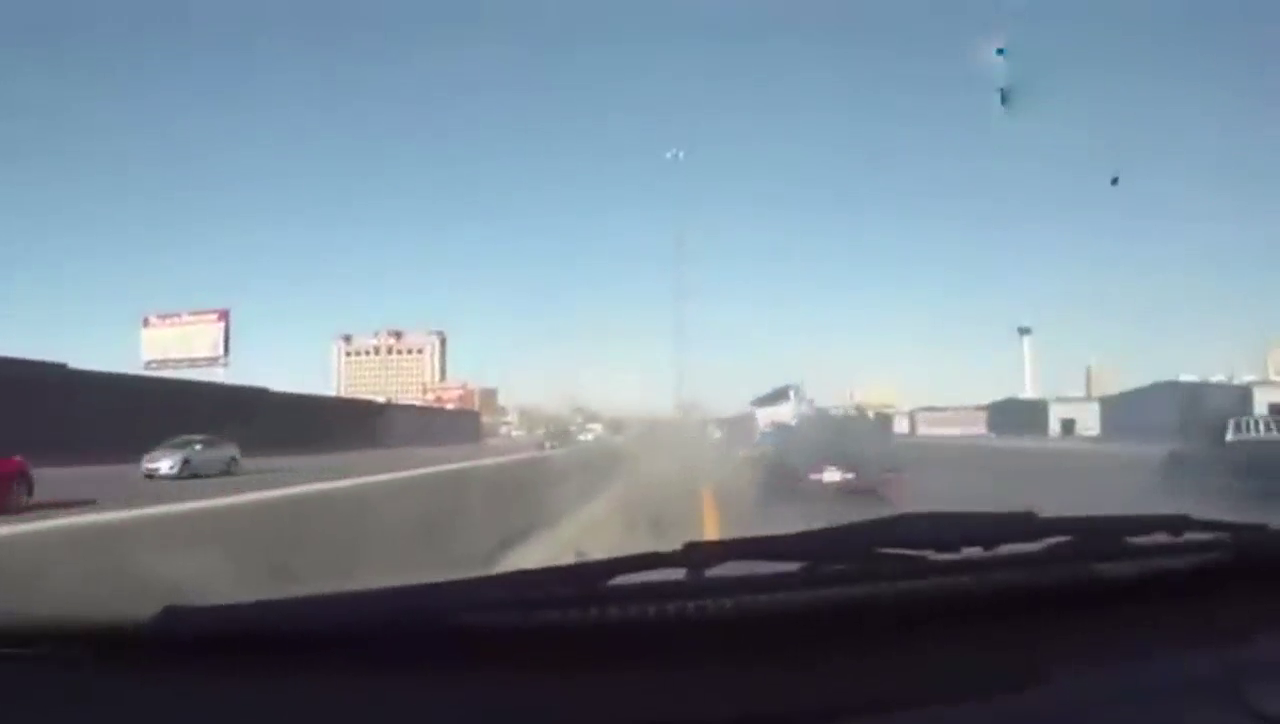 国外卡车司机真生猛 注意安全驾驶!