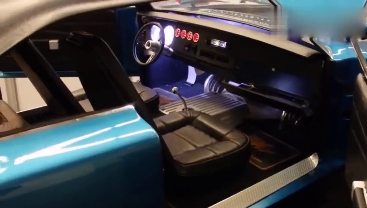 经典的美式跑车模型，就连发动机都这么精致！