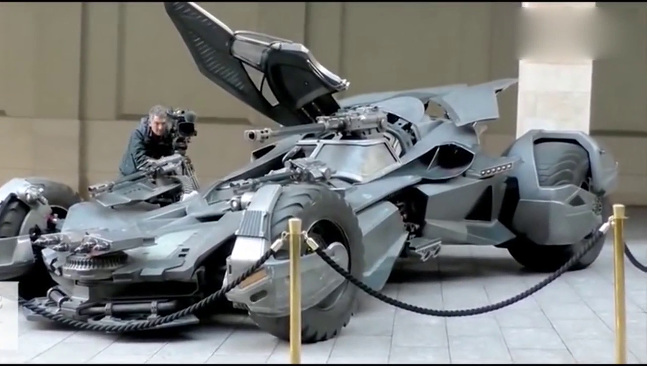 价值6000万的战神跑车刚刚到货，倒车的一刻才是霸气之处！