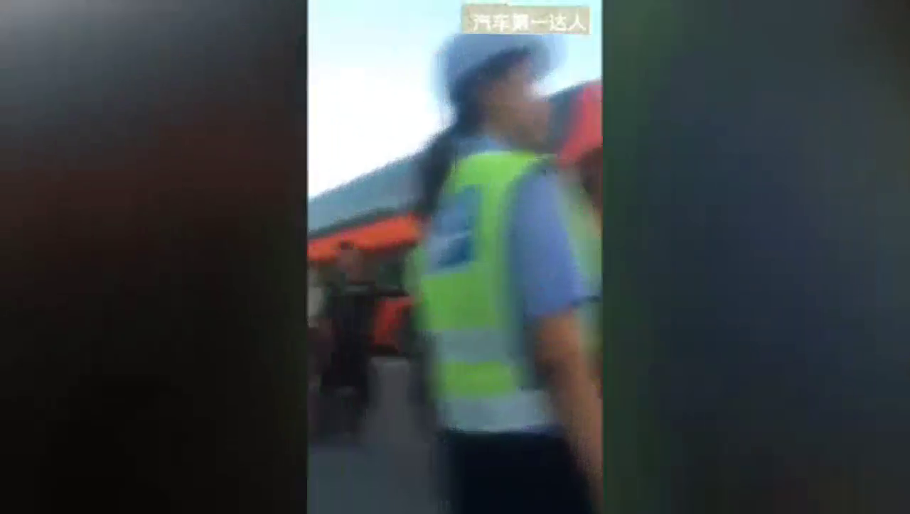 美女交警喜欢改装车吗