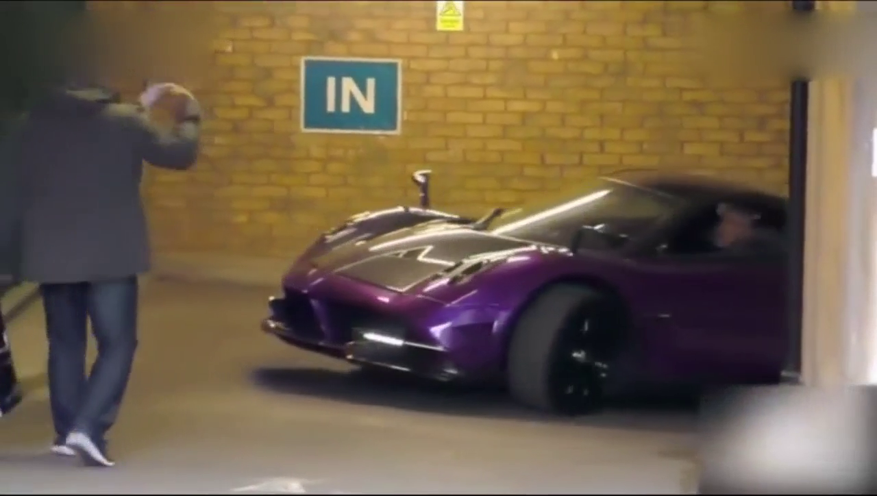 300万美金的帕加尼跑车，踩油门都不敢太用力！