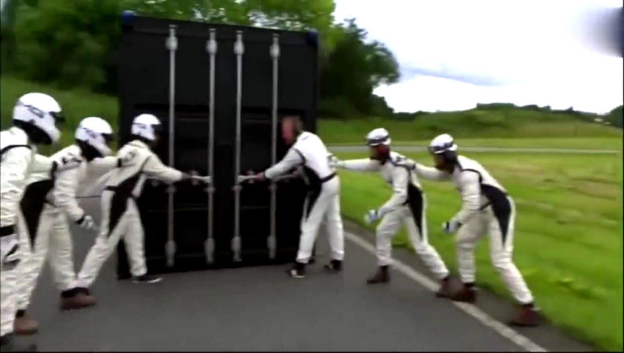 专业运输车打开车厢那一刻，才知道什么叫超级跑车