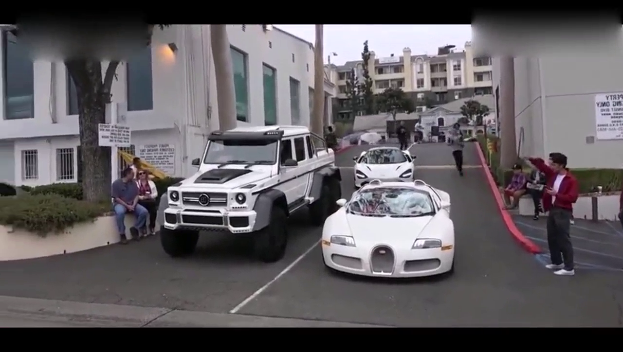 跑转弯的那一刻才知道，跑车和越野车真的很大