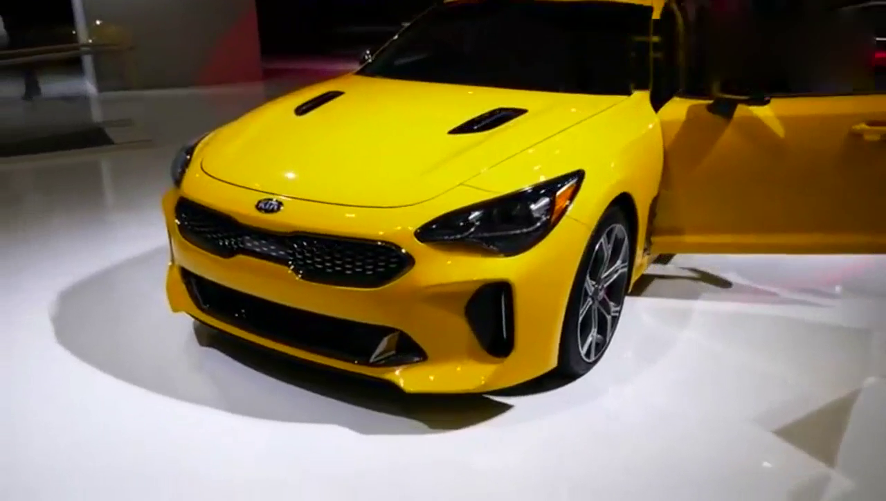 迷人造型 媲美跑车，起亚斯汀格GT实拍，还买什么丰田86