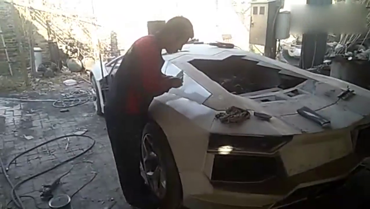 小伙为了梦想自造兰博基尼跑车