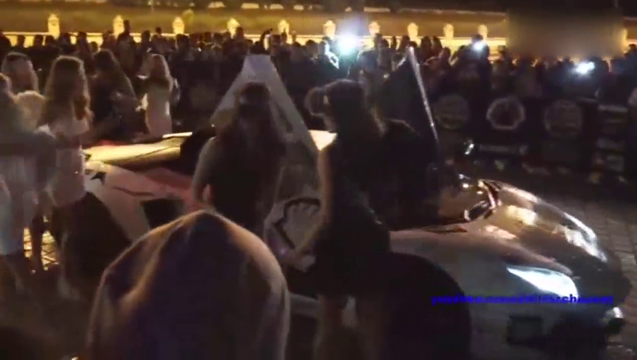 1000万兰博基尼跑车停车那一刻，才知道什么才叫成功人士！