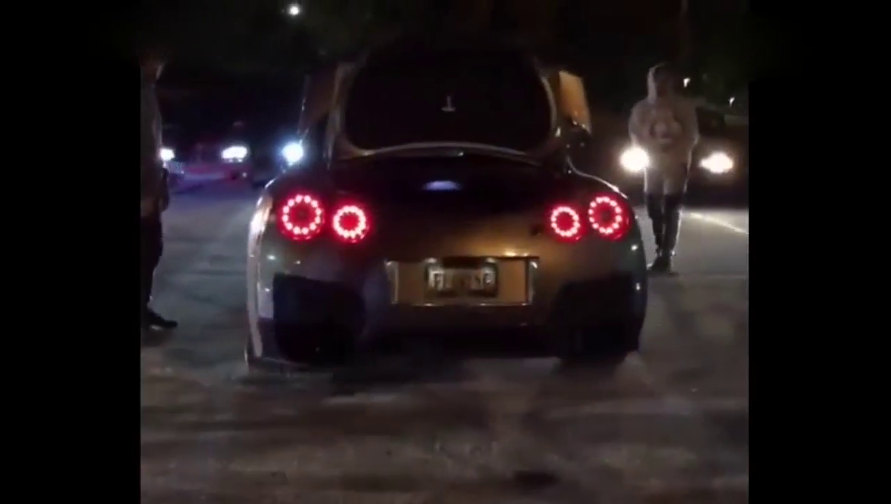 GTR跑车 加油门排气管才是最帅的