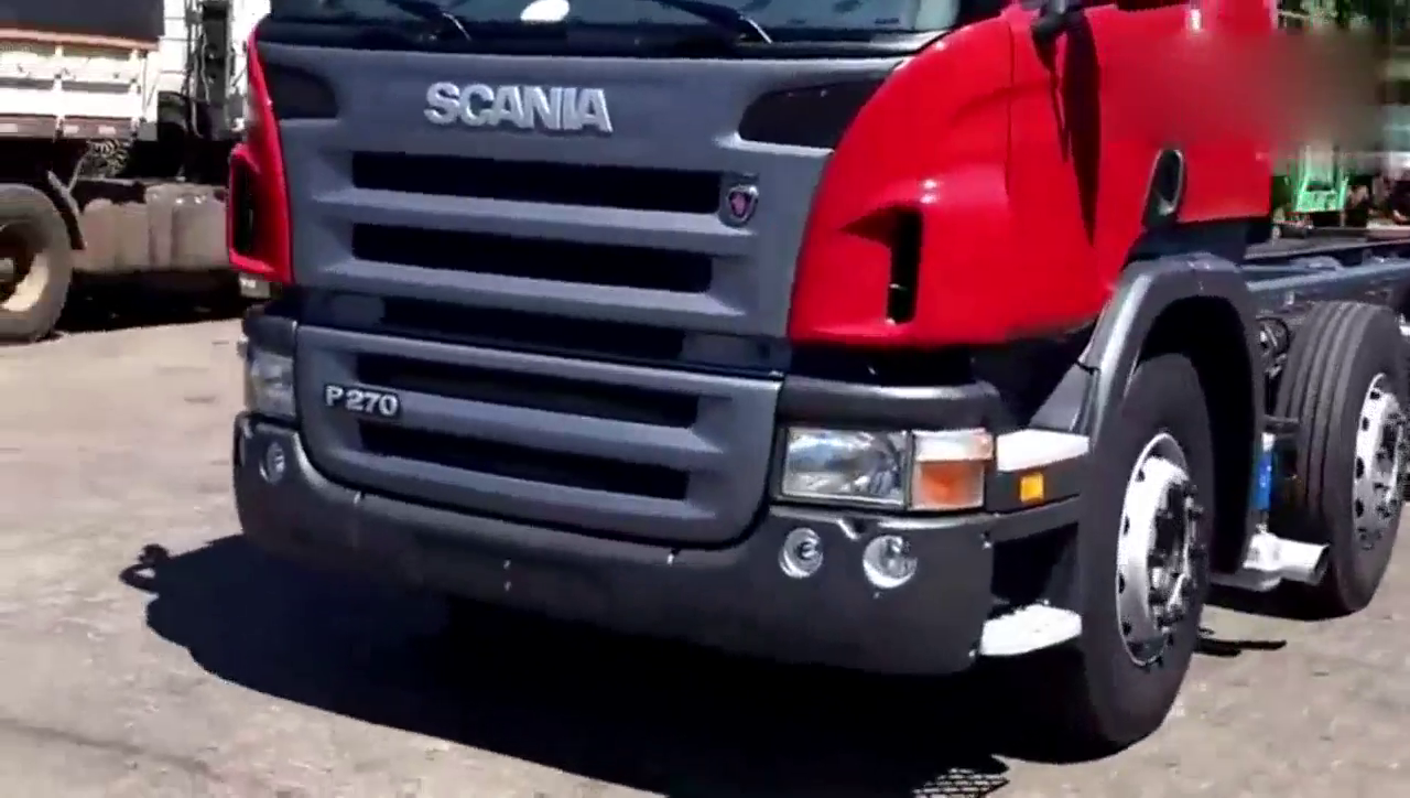 刚出厂的卡车底盘，双转向轴是如何转弯的