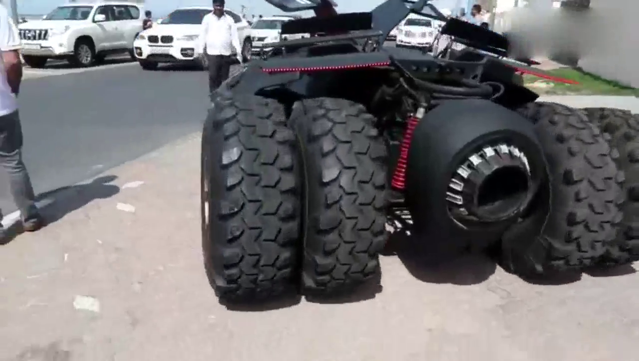 价值1000万的跑车掏出钥匙的那一刻！兰博基尼都不敢踩油门了！