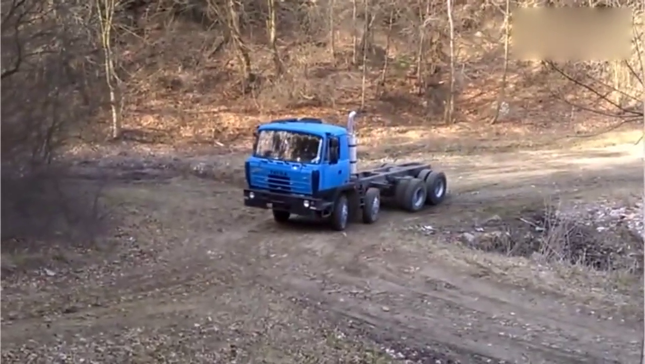 全轮驱动的卡车底盘竟爬不上坡，是司机技术不行吗？