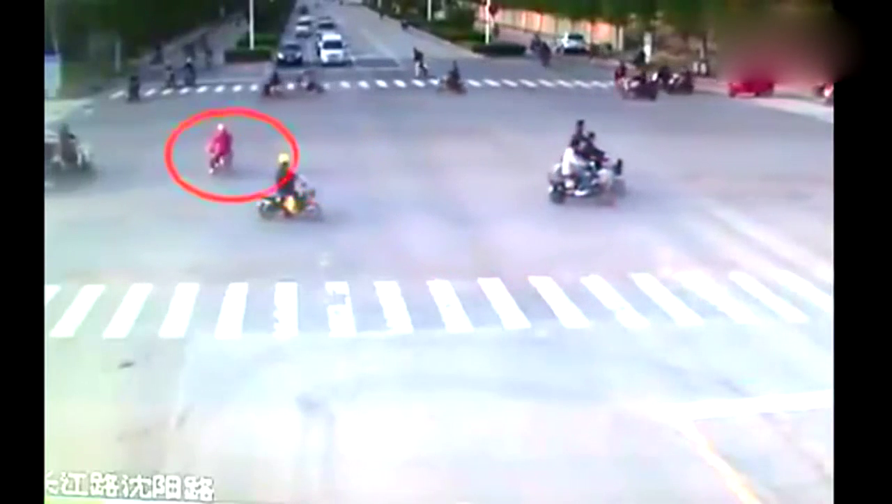 看完这个视频你就知道为什么所有汽车司机都恨电动车