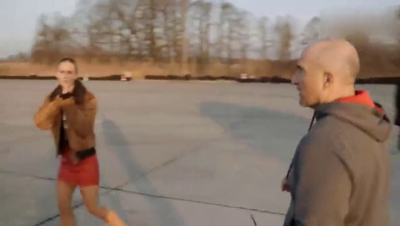 沃尔沃卡车司机表演特技，导演组看蒙圈了！