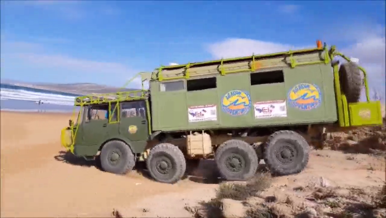 太脱拉T813越野卡车被改装成休闲房车