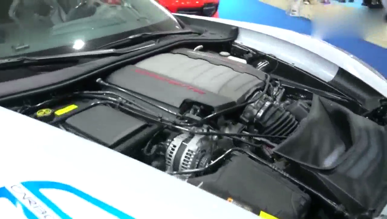 实拍雪佛兰科尔维特敞篷车