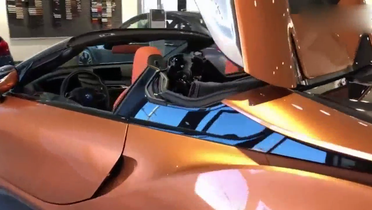 宝马i8敞篷版跑车，变形开始那一刻，才知道什么叫做霸气！