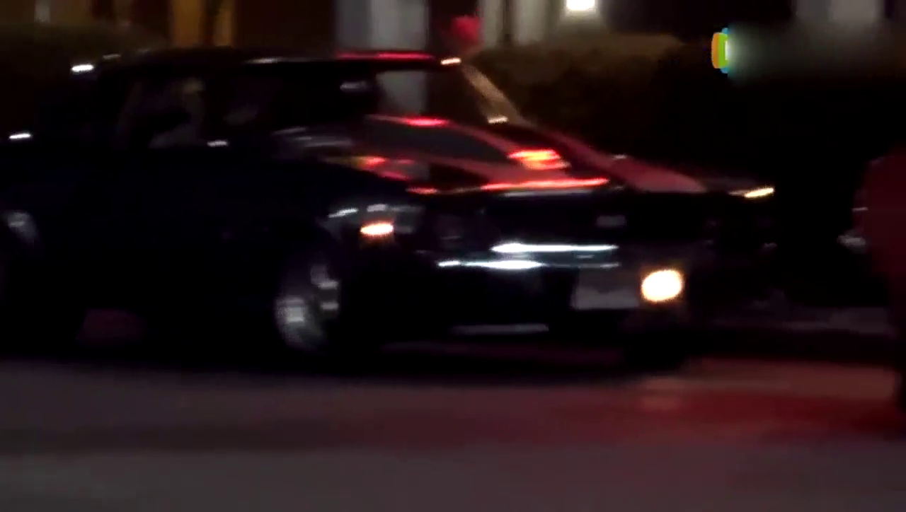 改装车强势上路，引来路人目光