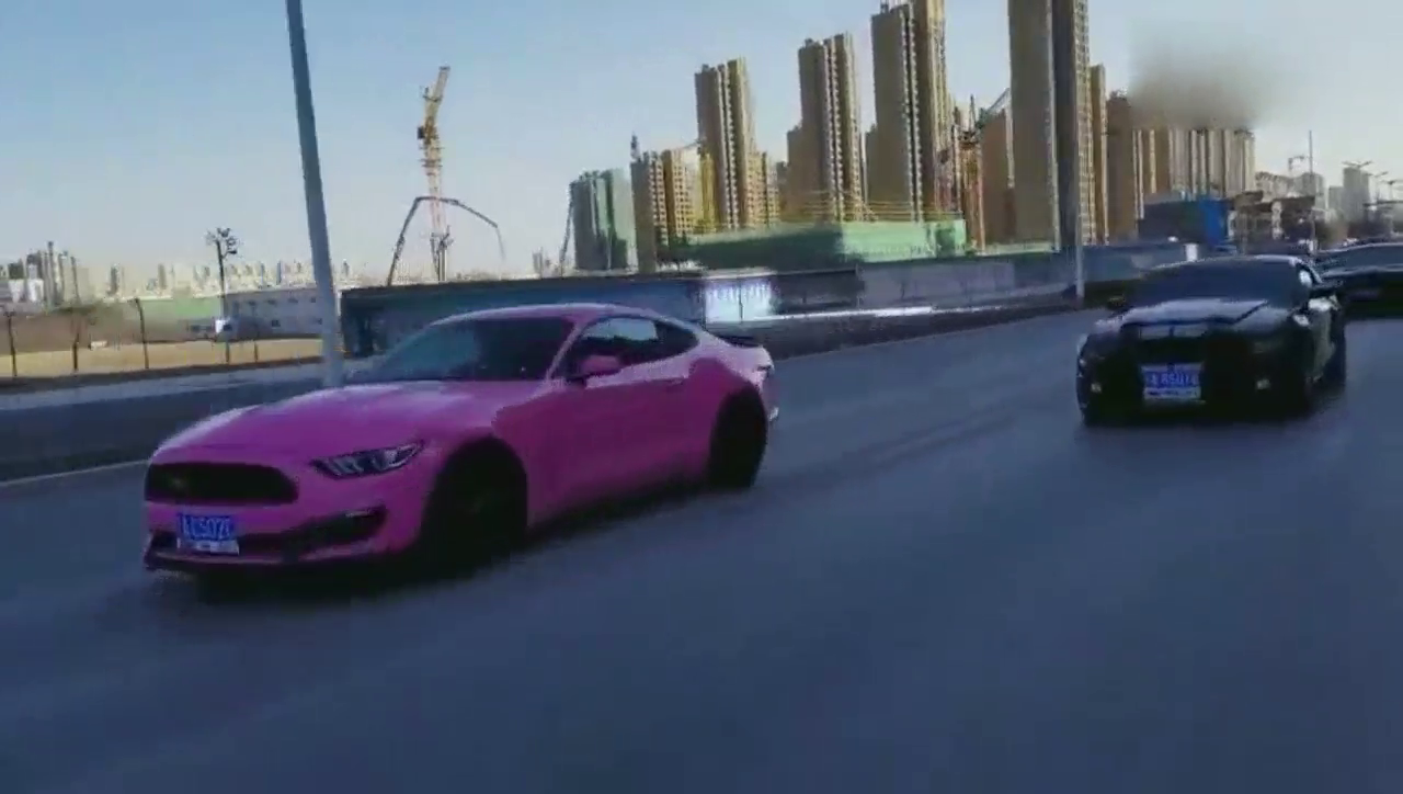 美式三大肌肉跑车集体跑街