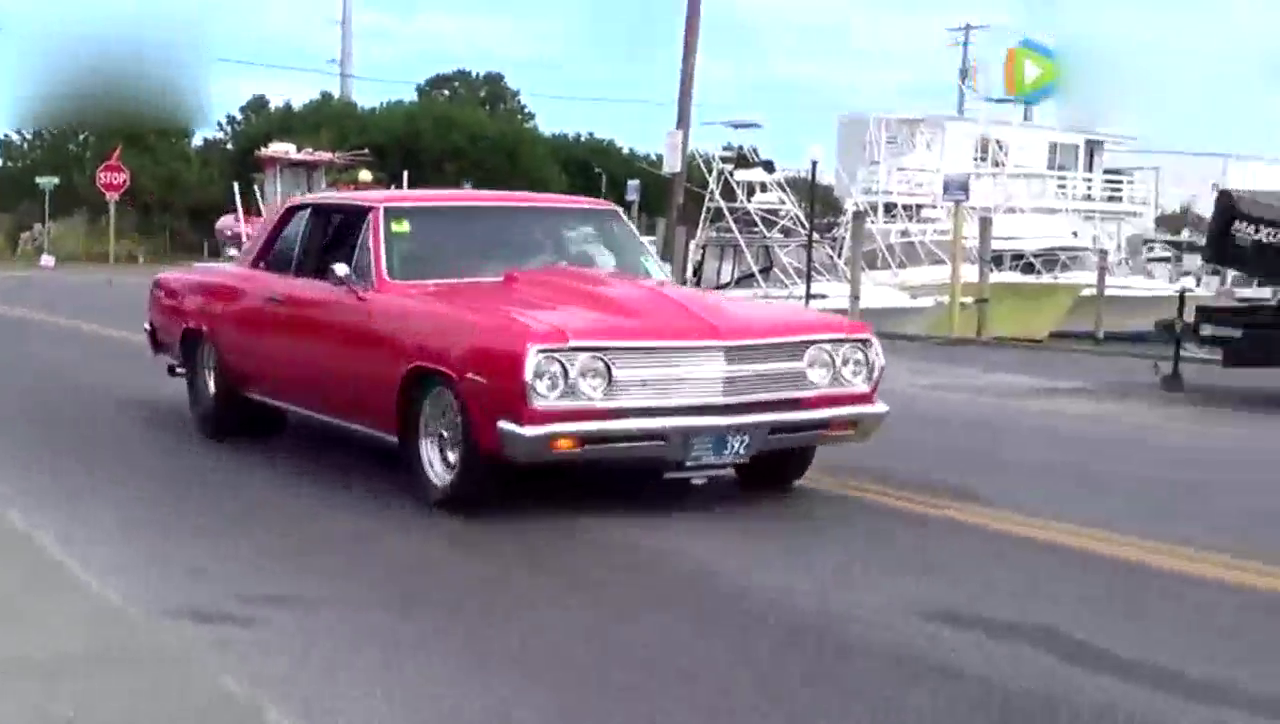 改装车齐亮相，奇特造型吸引路人眼球