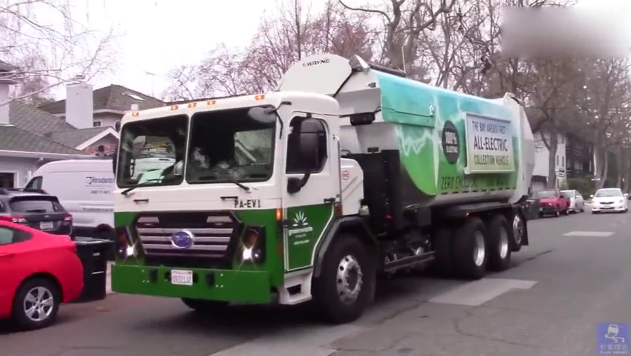 比亚迪在美国生产的纯电动垃圾清运卡车