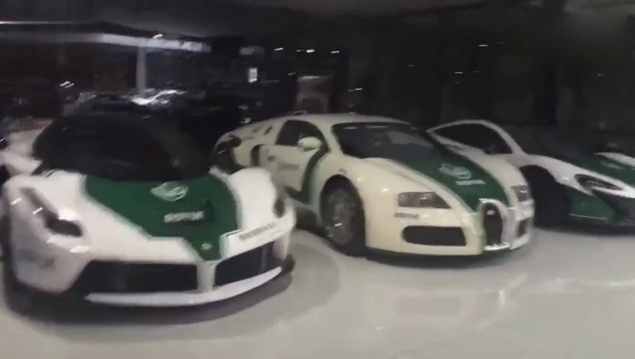 这三款跑车有谁认识吗？价值不菲啊