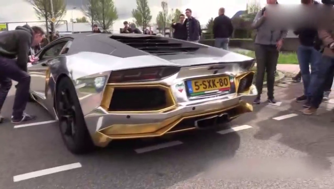 这样金闪闪的跑车只有捂住耳朵才能站在它身边