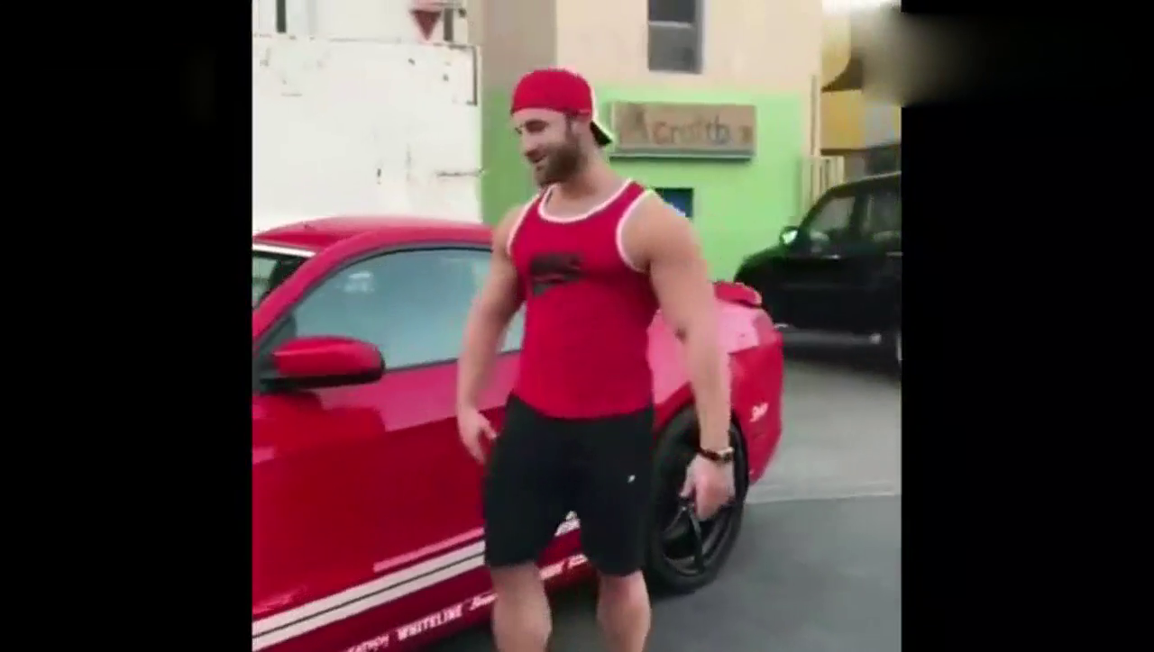 迪拜的大美女是你随便用个跑车就能勾搭走的？