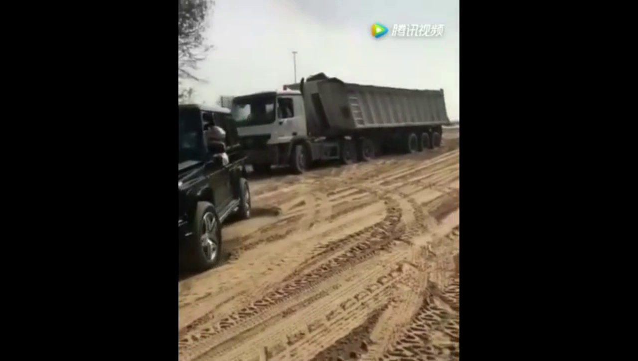 迪拜王子开着奔驰大G救卡车，这场面壮观了