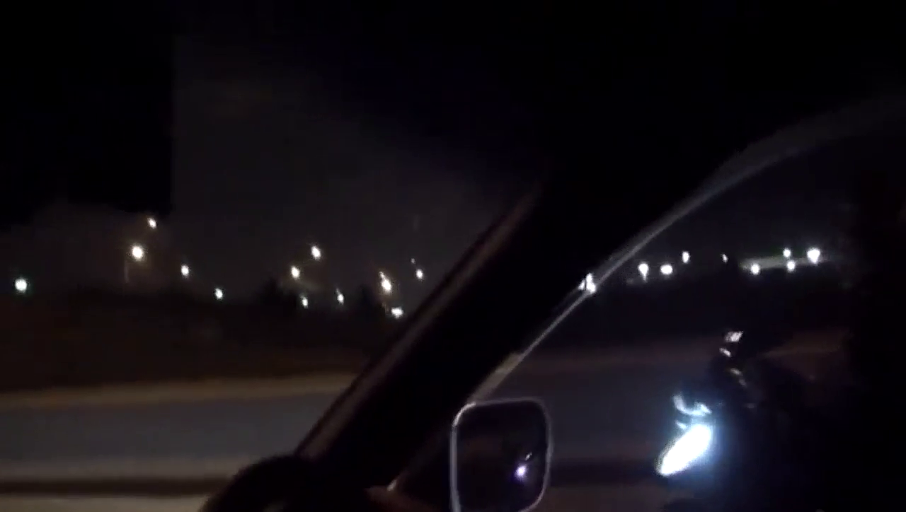 宝马摩托车碾压跑车毫不费力，S1000RR