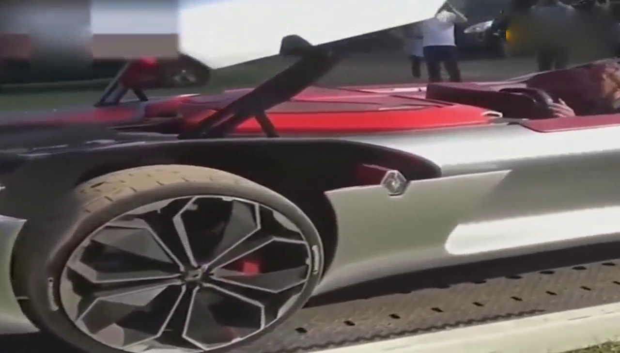 门在头顶的跑车，怎么上路？