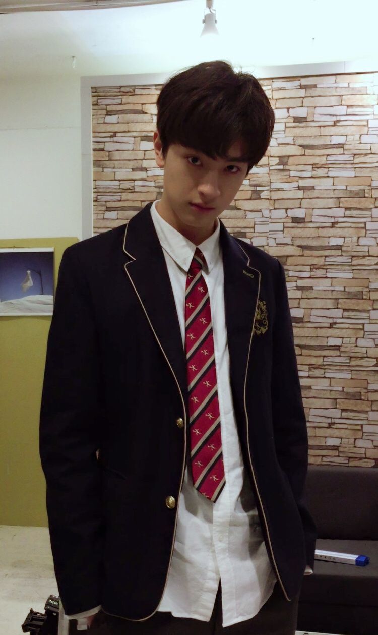 一组男神林一搞怪照片,他的容貌,五官长得太完美了!